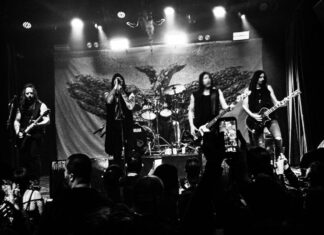 Swallow the Sun transforma o frio de São Paulo em uma noite de melancolia, peso e emoção no Hangar 110