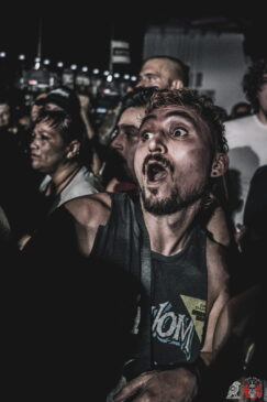 Freddy Cricien e Madball durante show na Cidade do México