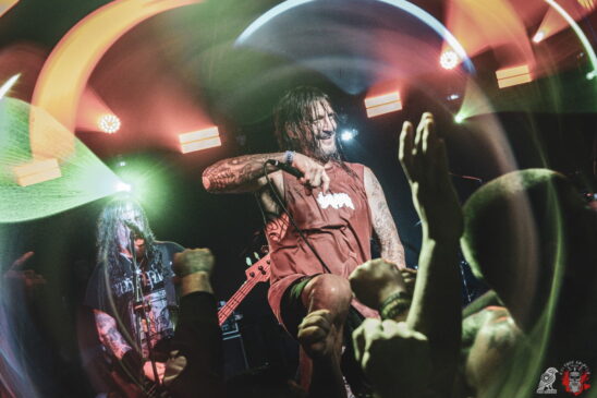 Público participa do mosh durante show do Madball no México