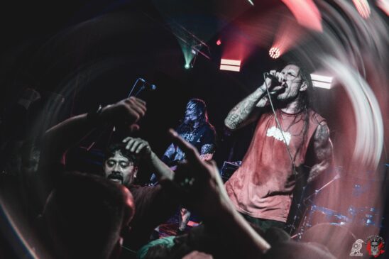 Madball durante apresentação intensa de hardcore punk no Fuck Off Room, na Cidade do México