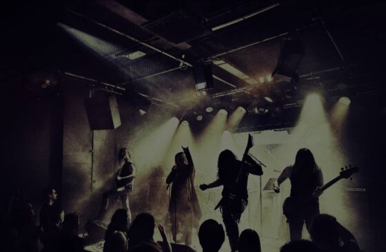 Integrantes do Yoth Iria, banda grega de black metal helênico